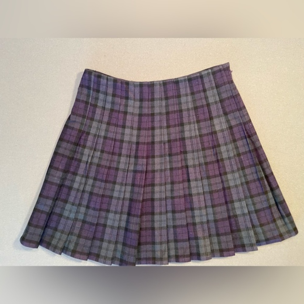 Brandy Melville Plaid Tartan skirt.‎ Pleated. Side zipper, purple/green, O/S
